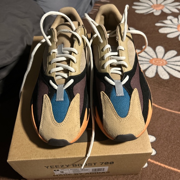 Yeezy boost 700 enflame amber main image 4
